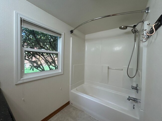 Building Photo - Stunning Views! Secluded 2 Bed, 1 Bath Gem!