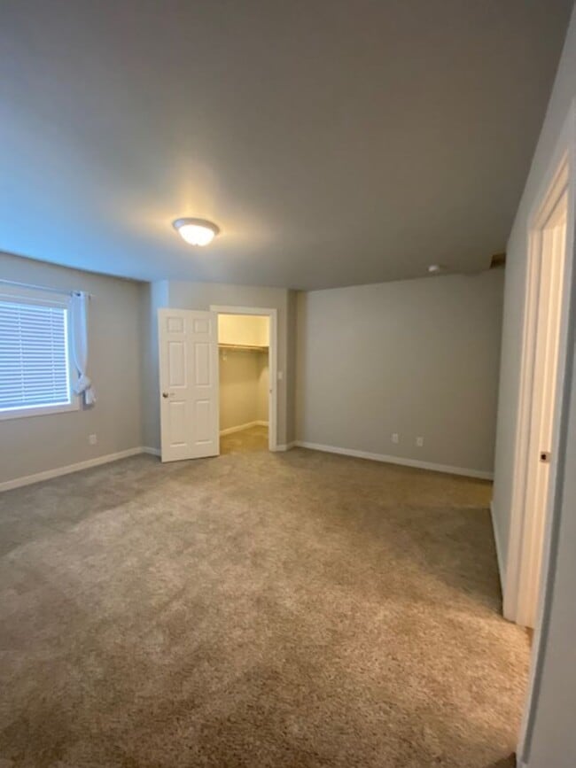 Building Photo - Conveniently Located Charming Home with RV Parking!