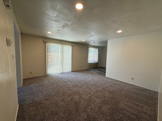 Building Photo - Adorable single story home in Sparks