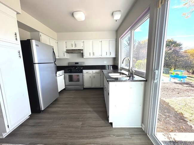 Building Photo - 1992 Holbrook Ln