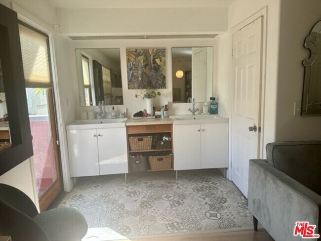 Building Photo - 126 Galleon St