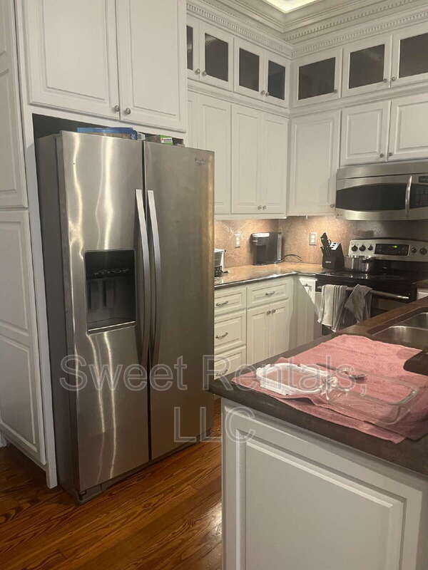 Building Photo - 79 Society St