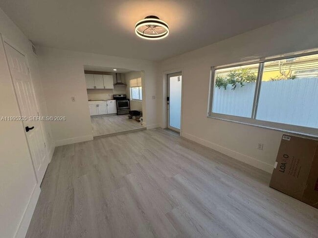 Building Photo - 230 E 56th St