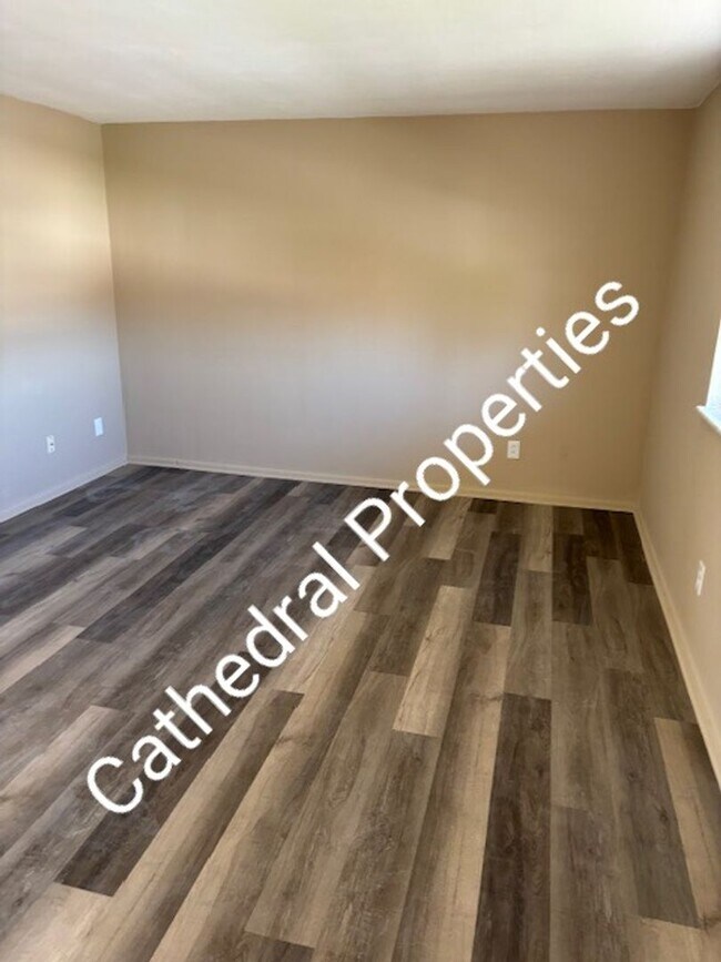 Building Photo - 106 Lee Dr