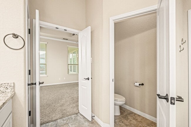 Building Photo - 4 BEDROOM FOR RENT- SEPARATE LIVING AREA - OFFICE