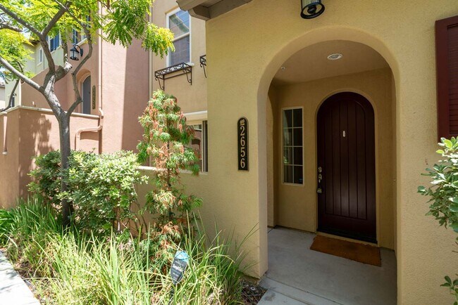Building Photo - 3 Bedroom Townhome in the Escala Community of Mission Valley