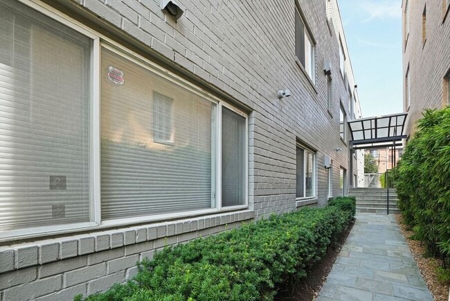 Building Photo - 1439 Chapin St NW