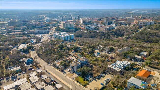 Building Photo - 1005 N LBJ Dr