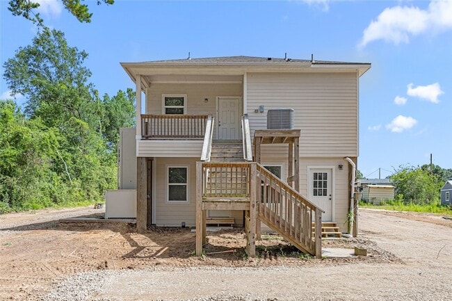 Building Photo - 28096 7 Sisters Rd