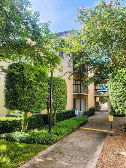 Building Entrance - 2025 Sylvester Rd