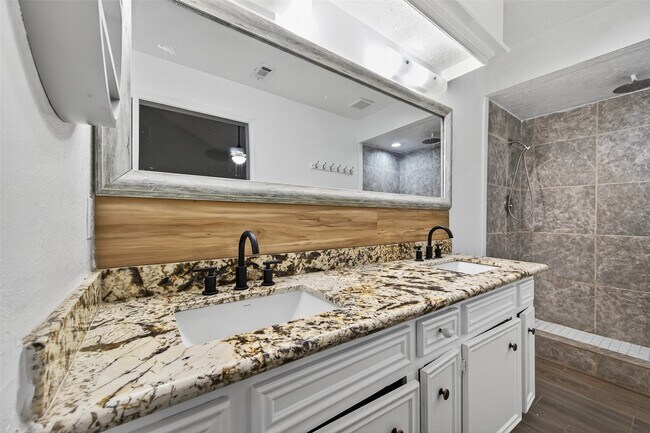 Building Photo - 6102 Crakston St