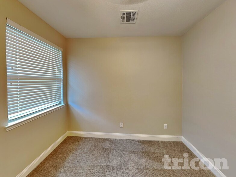 Building Photo - 209 Buckskin Dr