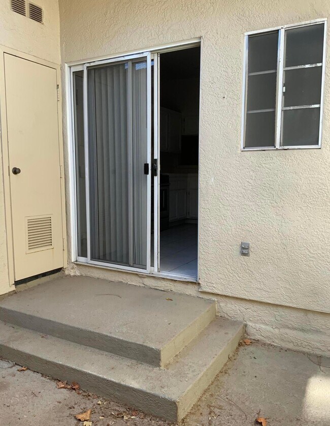 Building Photo - 5473 Spanish Oak Ln