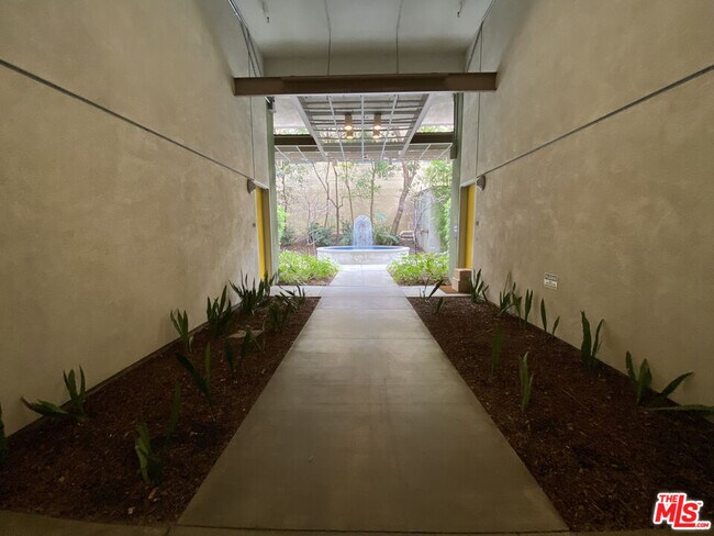 Building Photo - 1130 Flower St