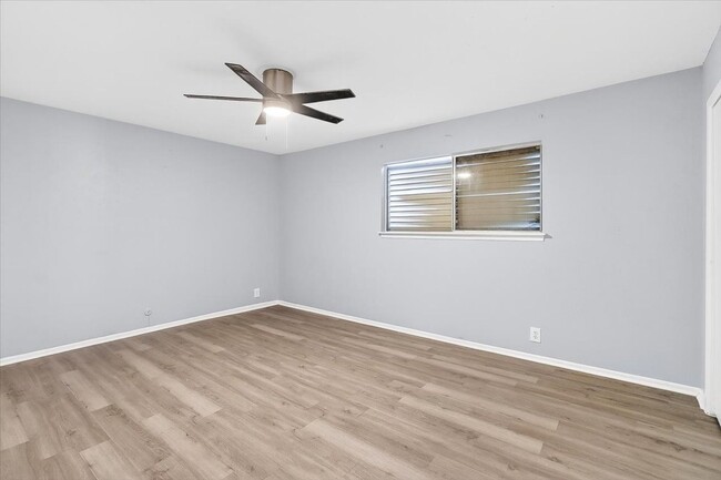 Building Photo - 6118 Hidden Cove