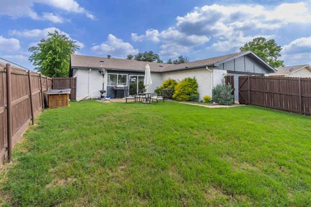 Building Photo - 5049 Roberts Dr