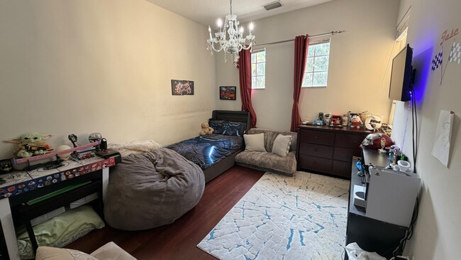 Building Photo - 210 NE 69th Cir