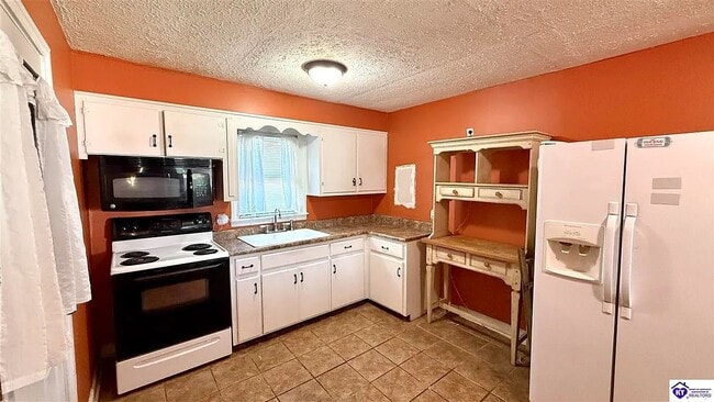 Building Photo - 218 Demaree Dr