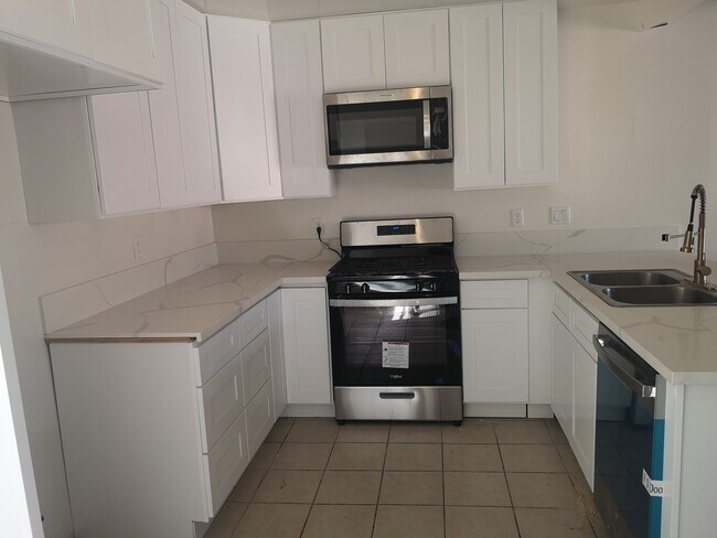 Building Photo - 4632 Canoga St
