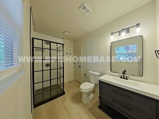 Building Photo - 506 Forrest Ct