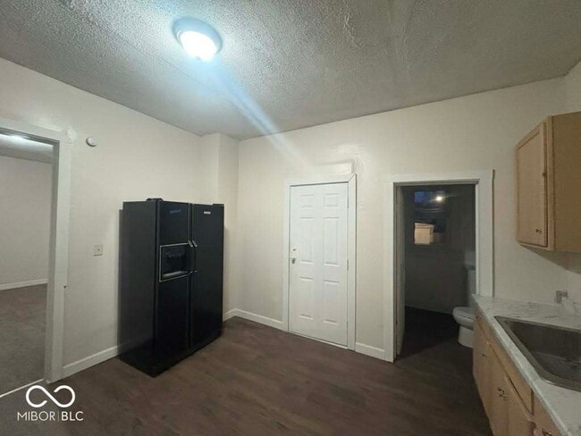 Building Photo - 1014 W 33rd St