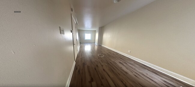 Building Photo - Modern Comfort Meets South Philly Charm