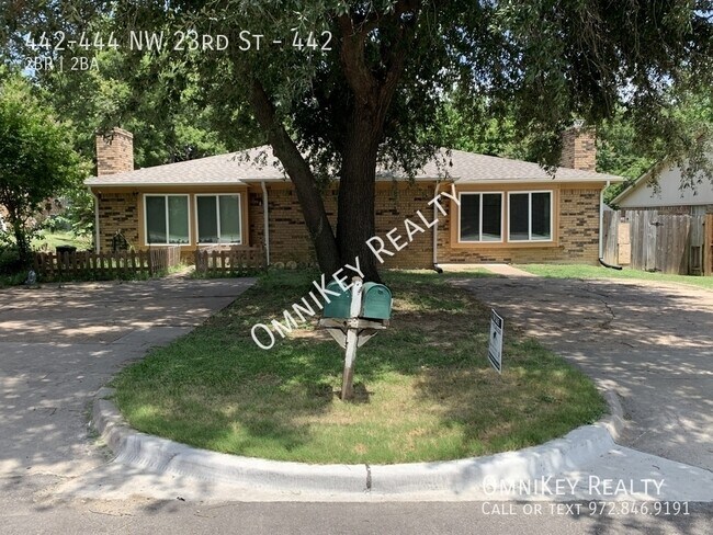 Building Photo - 442-444 NW 23rd St-442