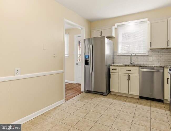 Building Photo - 305 American Way