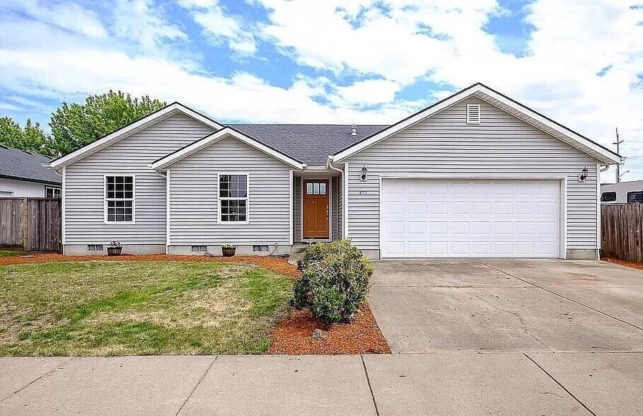 Primary Photo - 371 Meadowlark Ct SE