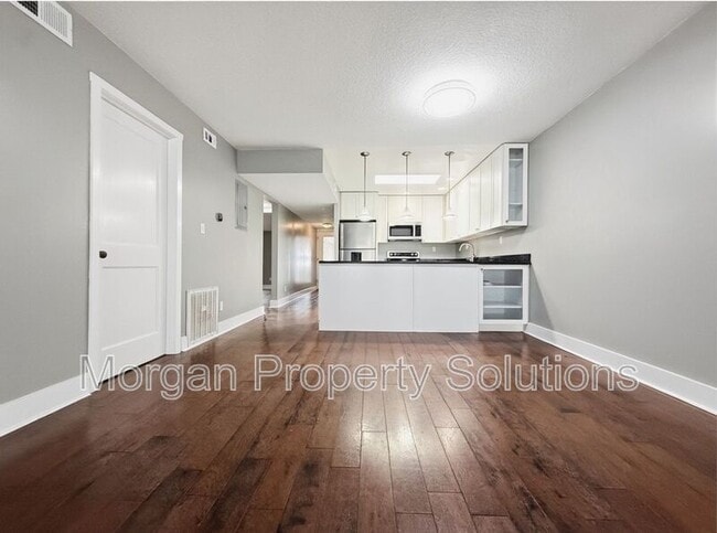 Building Photo - 892 Claydon Way