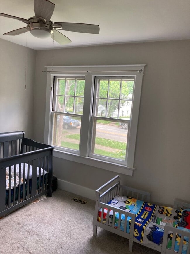 Building Photo - Crescent Hill  Charming Three Bedroom Bung...