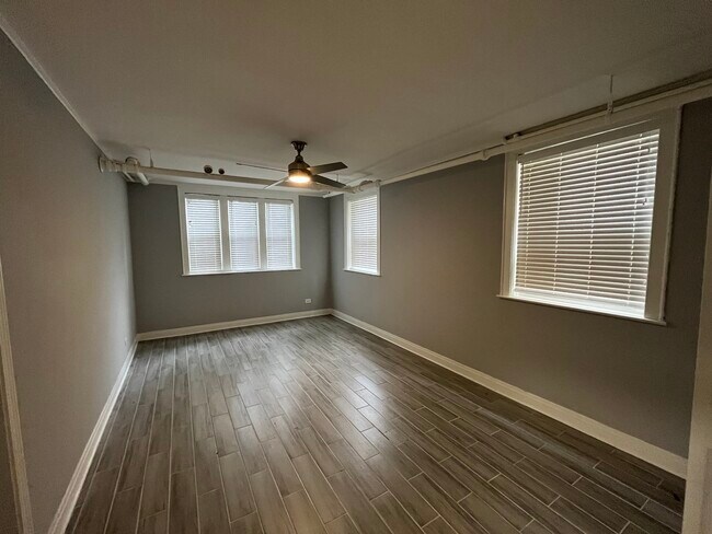 Building Photo - 2838 W Addison St
