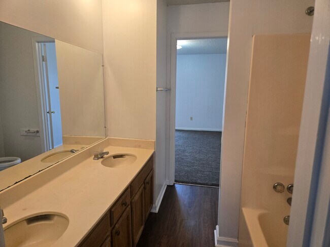 Building Photo - 113 Oak Ridge Ave