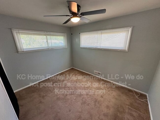 Building Photo - 10809 Ewing Ave