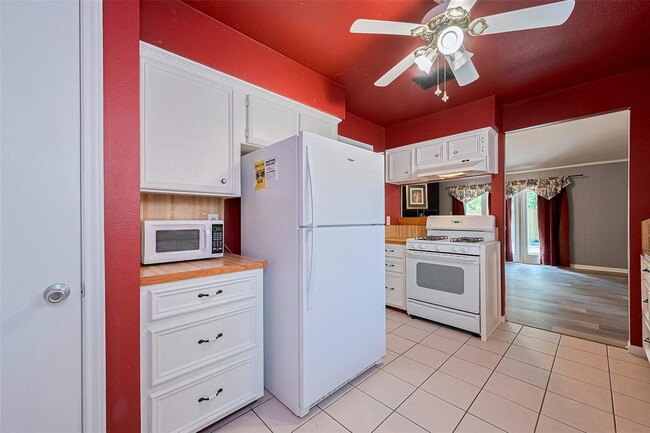 Building Photo - 2762 Foliage Green Dr