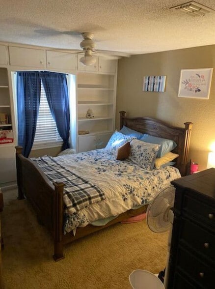 Bedroom - 1407 Travis Street