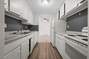 Building Photo - Pembrooke Court Apartments