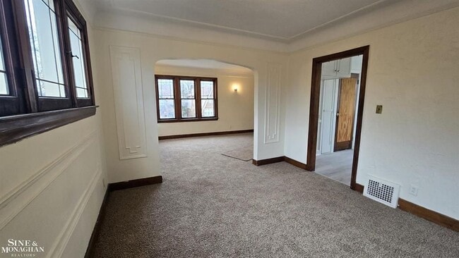Building Photo - 4401 Buckingham