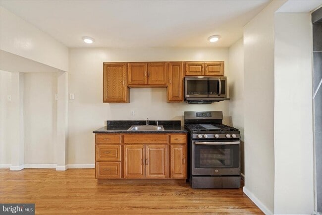 Building Photo - 1005 Tyler Ave