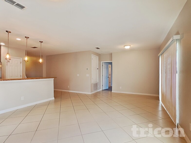 Building Photo - 4887 Rockvale Dr