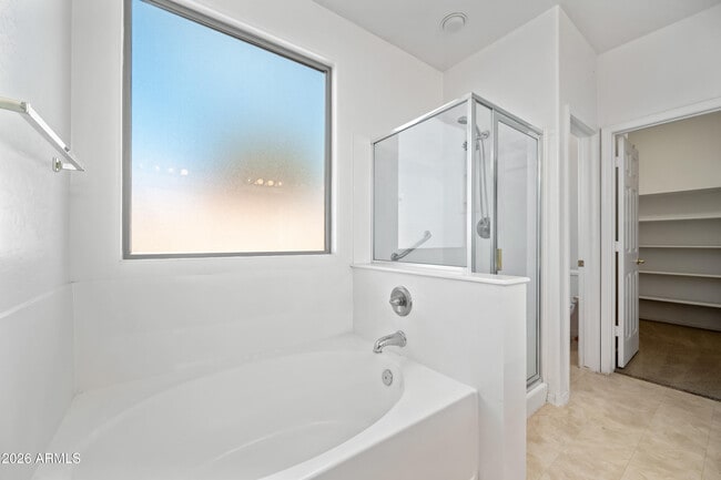 Building Photo - 10870 W Chase Ln