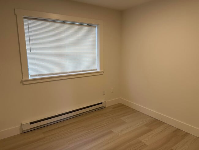 Building Photo - 473 Maple St