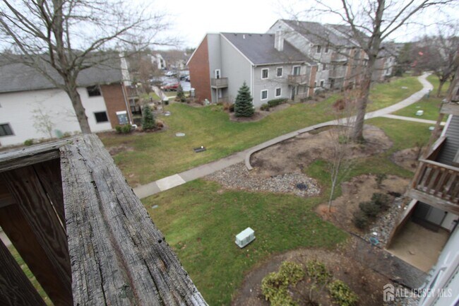 Building Photo - 5012 Ravens Crest Dr