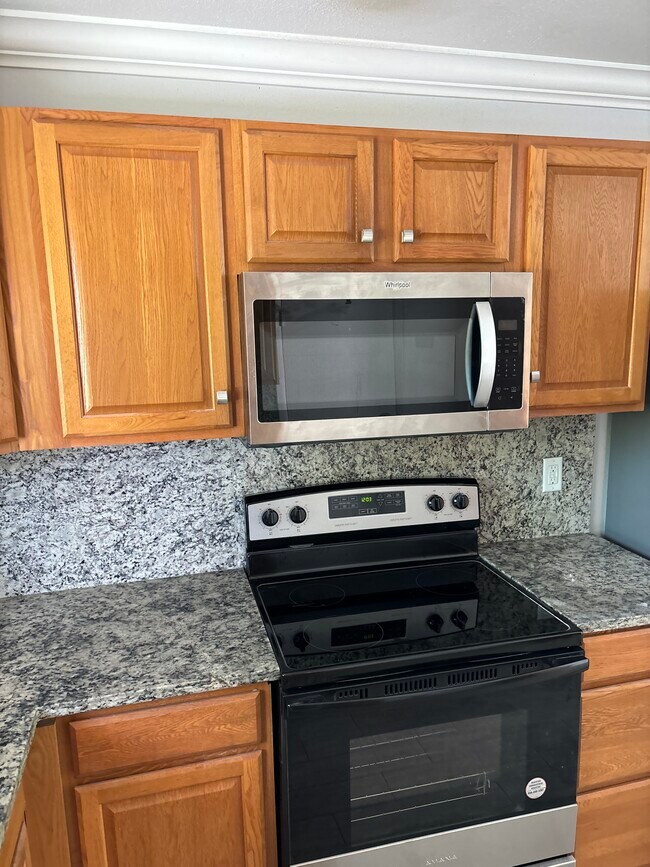 Building Photo - 1612 SE Cascella Ct