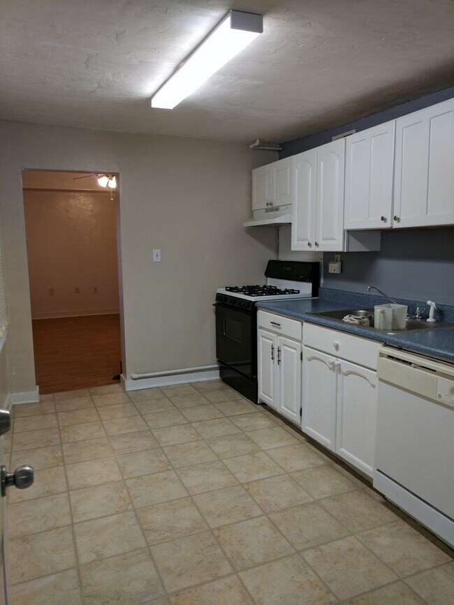 Building Photo - Cozy 2 Bedroom Apartment with Backyard Pat...