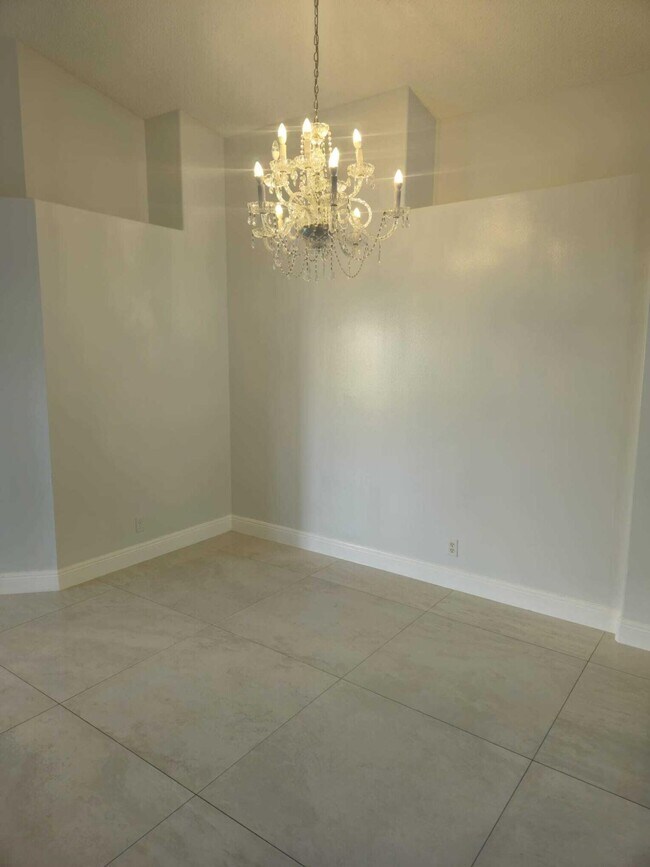 Building Photo - 5293 Oakmont Village Cir
