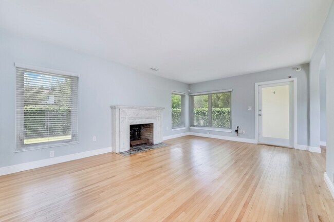 Building Photo - 4731 Alhambra Cir