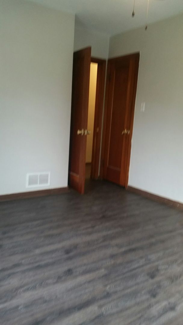 Building Photo - Nebraska Duplex 1