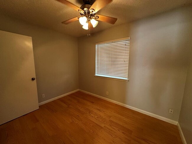 Building Photo - 310 Craigmont Dr