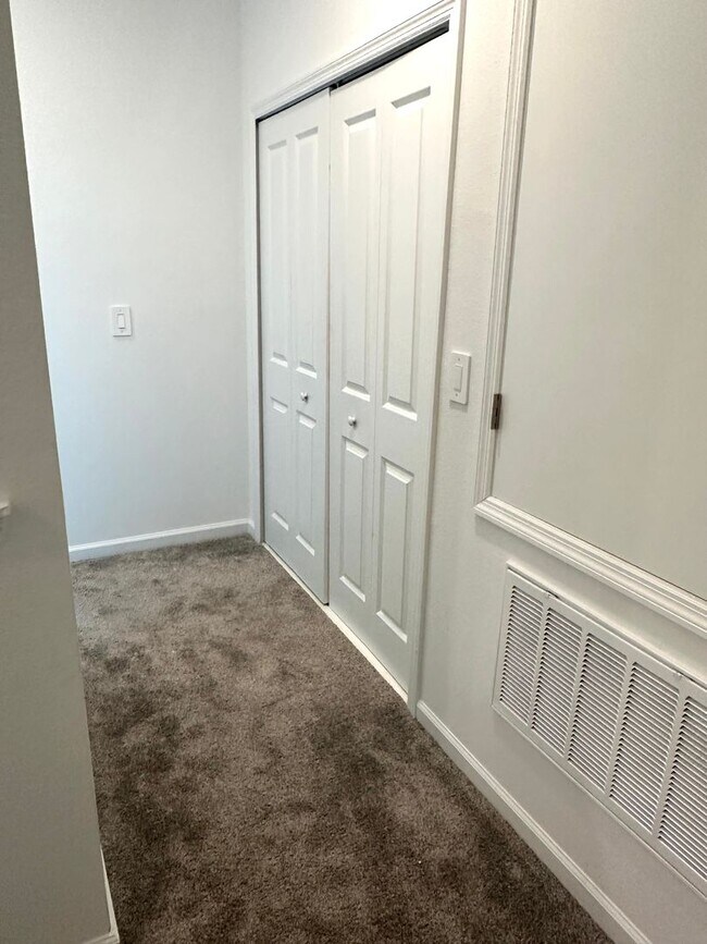 Building Photo - Champions Pointe 3 bed 2.5 bath Town home ...